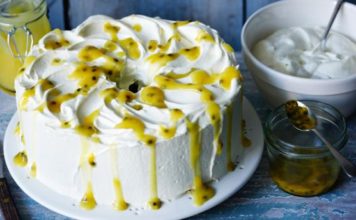Angel Food Cake With Lemon Curd
