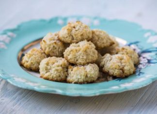 Chewy Coconut Macaroons