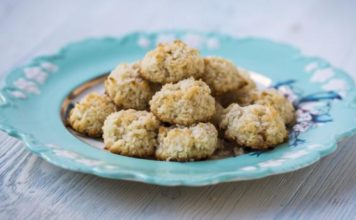 Chewy Coconut Macaroons