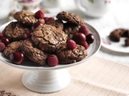 Chocolate Cookies With Scarlet Fruit Chocolate Cookies With Scarlet Fruit