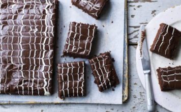 Chocolate Traybake With Feather Icing Chocolate Traybake With Feather Icing