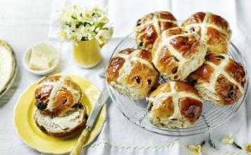 Mary Berry'S Hot Cross Buns
