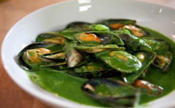 Mussels ‘Rockefeller’ Style Mussels ‘Rockefeller’ Style