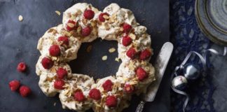 Low-Fat Christmas Pavlova