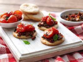 Tomato Confit Canapés Tomato Confit Canapés