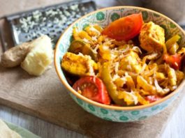 Vegetarian Curry With Indian Cheese, Tomatoes And Peppers (Paneer Jalfrezi) Vegetarian Curry With Indian Cheese